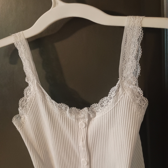 Lace Trim Button-Up Camisole in White - Picture 5 of 5